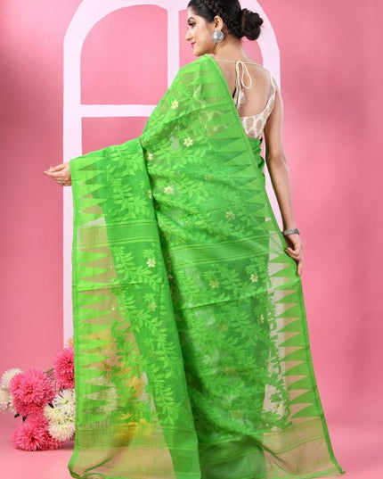https://www.myntra.com/33740120