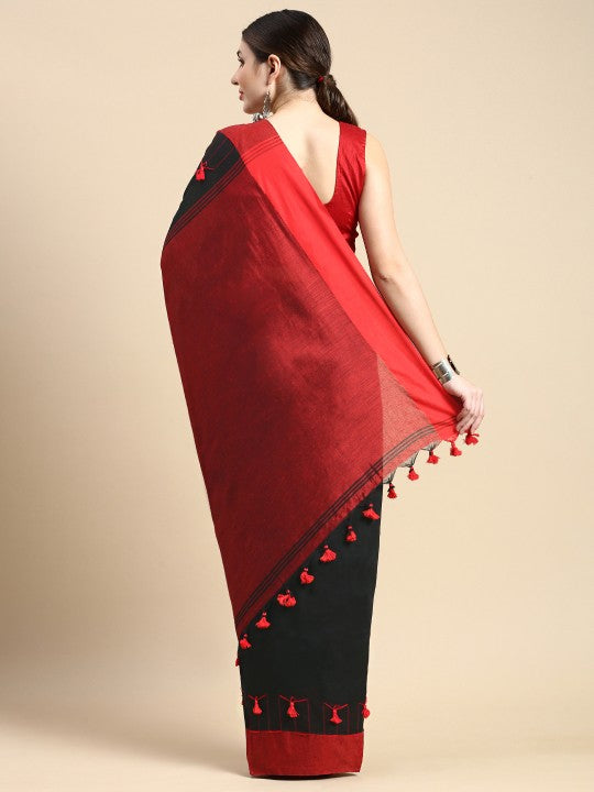 DESH BIDESH Embroidered Solid Pure Cotton Taant Saree