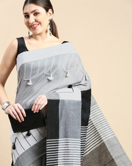 DESH BIDESH Colourblocked Pure Cotton Taant Saree