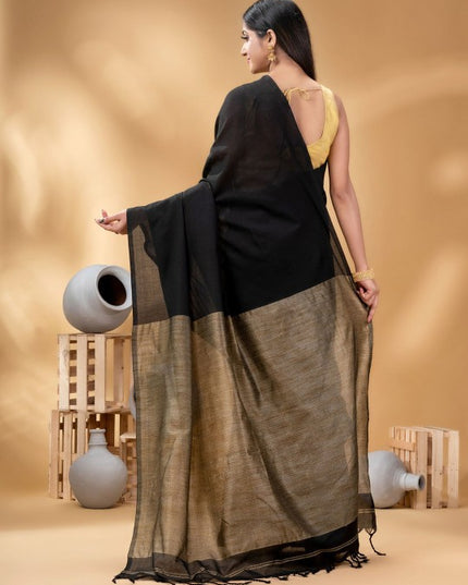 DESH BIDESH Elegant Colourblocked Pure Cotton Saree for Women