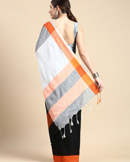 DESH BIDESH Colourblocked Pure Cotton Taant Saree