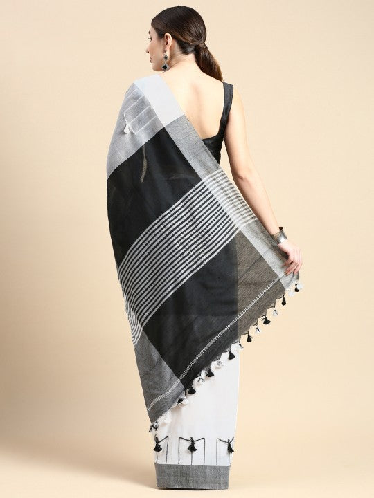 DESH BIDESH Colourblocked Pure Cotton Taant Saree