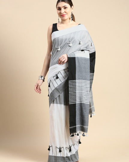 DESH BIDESH Colourblocked Pure Cotton Taant Saree