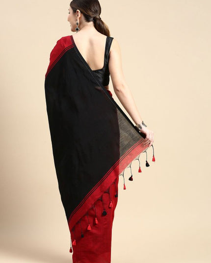 Exquisite Dual-Tone Silk Cotton Saree with Tassel Embellishments and Unstitched Blouse Piece