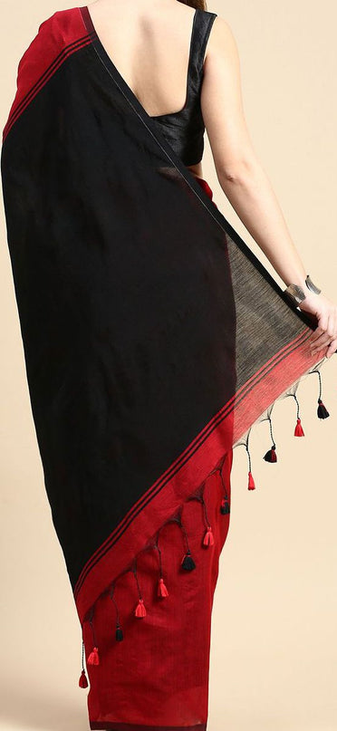Exquisite Dual-Tone Silk Cotton Saree with Tassel Embellishments and Unstitched Blouse Piece