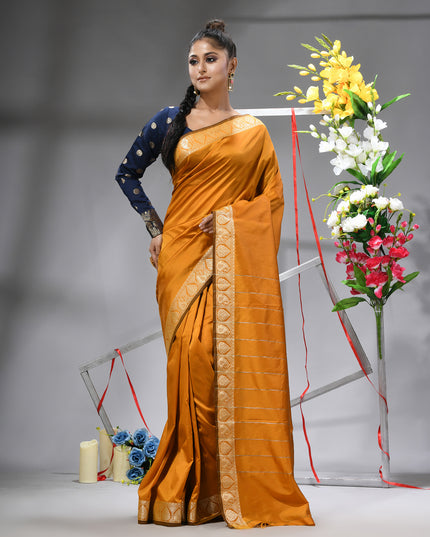 Jacquard Kanjivaram Slim Border Silk Blend Golden Plain Woven Saree With Blouse Piece