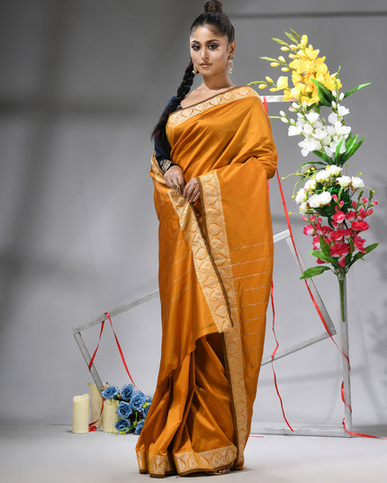 Jacquard Kanjivaram Slim Border Silk Blend Golden Plain Woven Saree With Blouse Piece