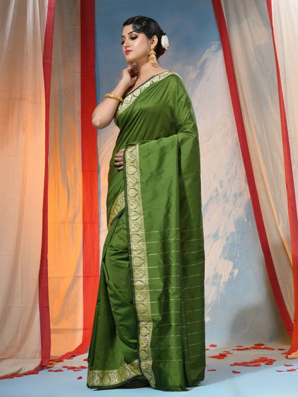 Exquisite Green Woven Zari Silk Blend Saree with Blouse Piece