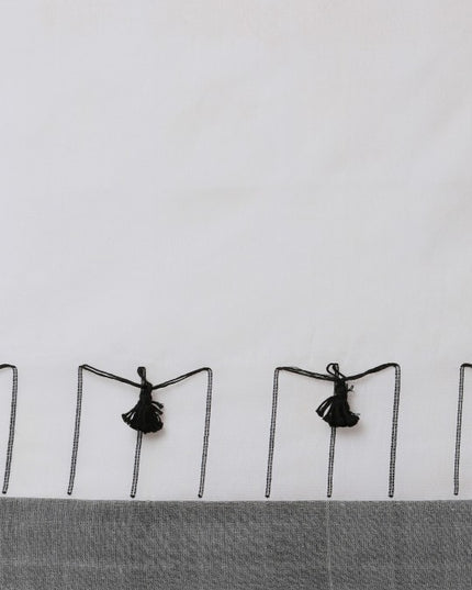 DESH BIDESH Colourblocked Pure Cotton Taant Saree