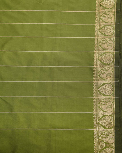 Exquisite Green Woven Zari Silk Blend Saree with Blouse Piece