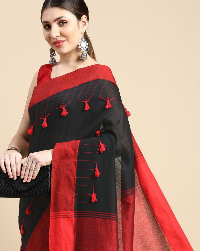 DESH BIDESH Embroidered Solid Pure Cotton Taant Saree