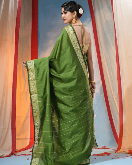 Exquisite Green Woven Zari Silk Blend Saree with Blouse Piece