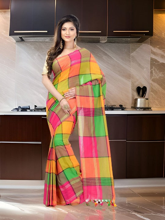DESH BIDESH Checked Pure Cotton Taant Saree