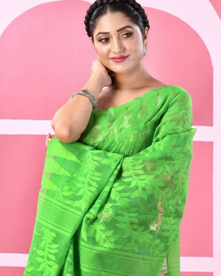 https://www.myntra.com/33740120